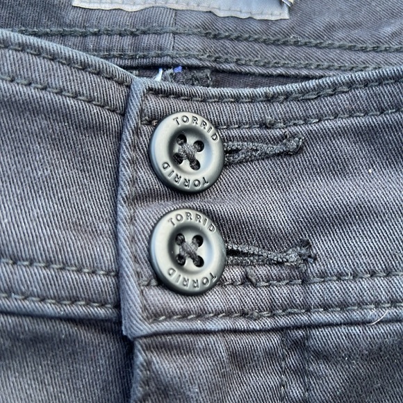 Torrid Feel the Fit Cropped Pants - Picture 4 of 14